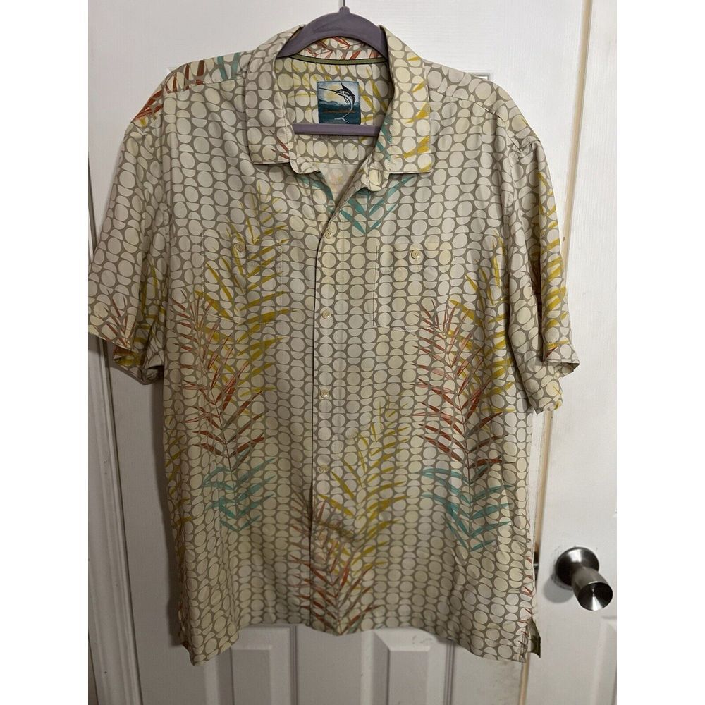 Tommy Bahama Men's Sz. Small Island Modern Fit Button Up 100% Silk Shirt. EUC‎